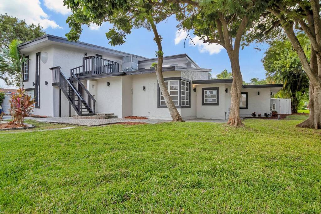 Stunning 2 Story Villa With Pool Fort Lauderdale Dış mekan fotoğraf